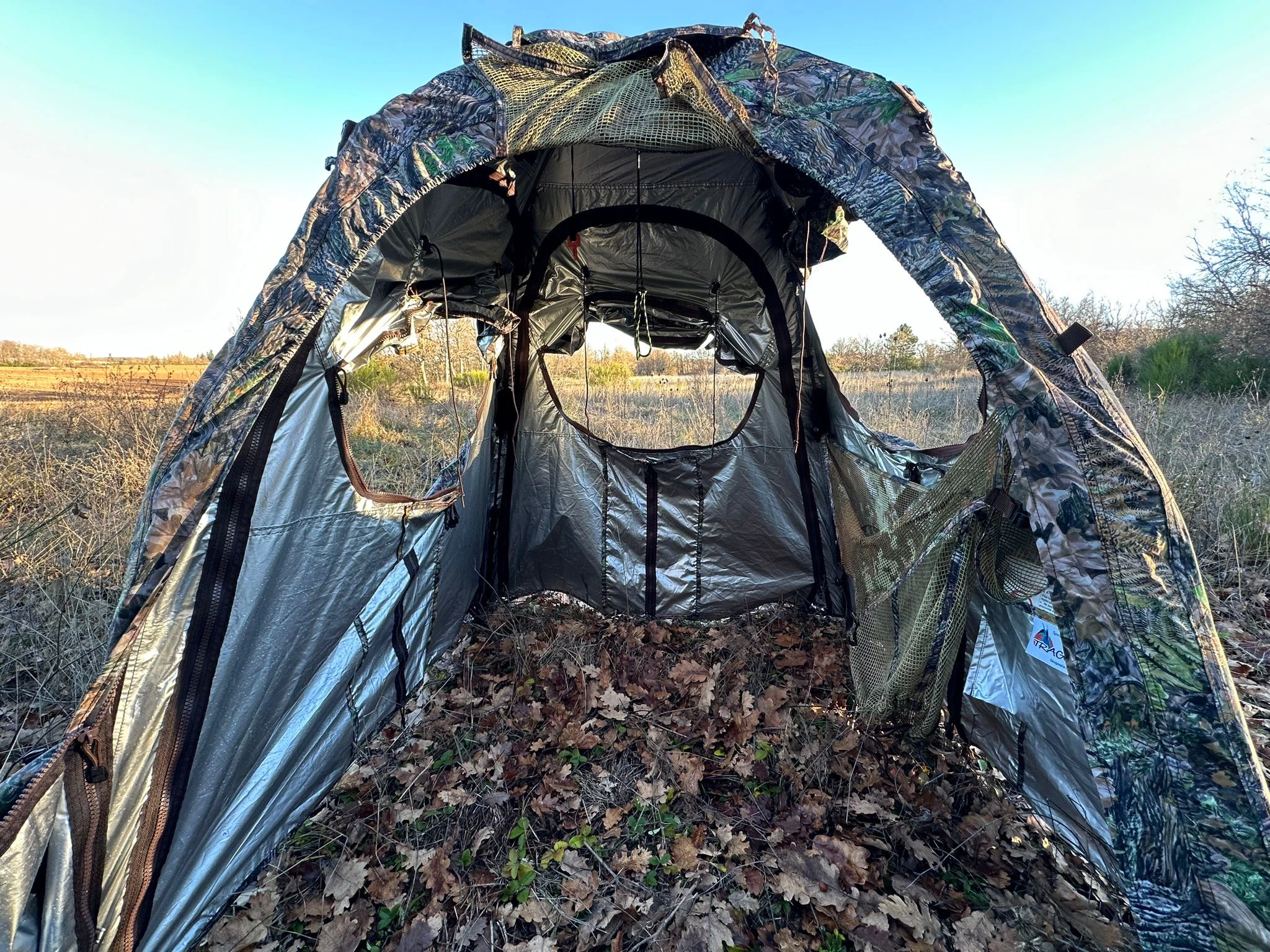 Tragopan V7 Tarnzelt mit 3 Türen Tragopan V7 Tarnzelt mit 3 Türen