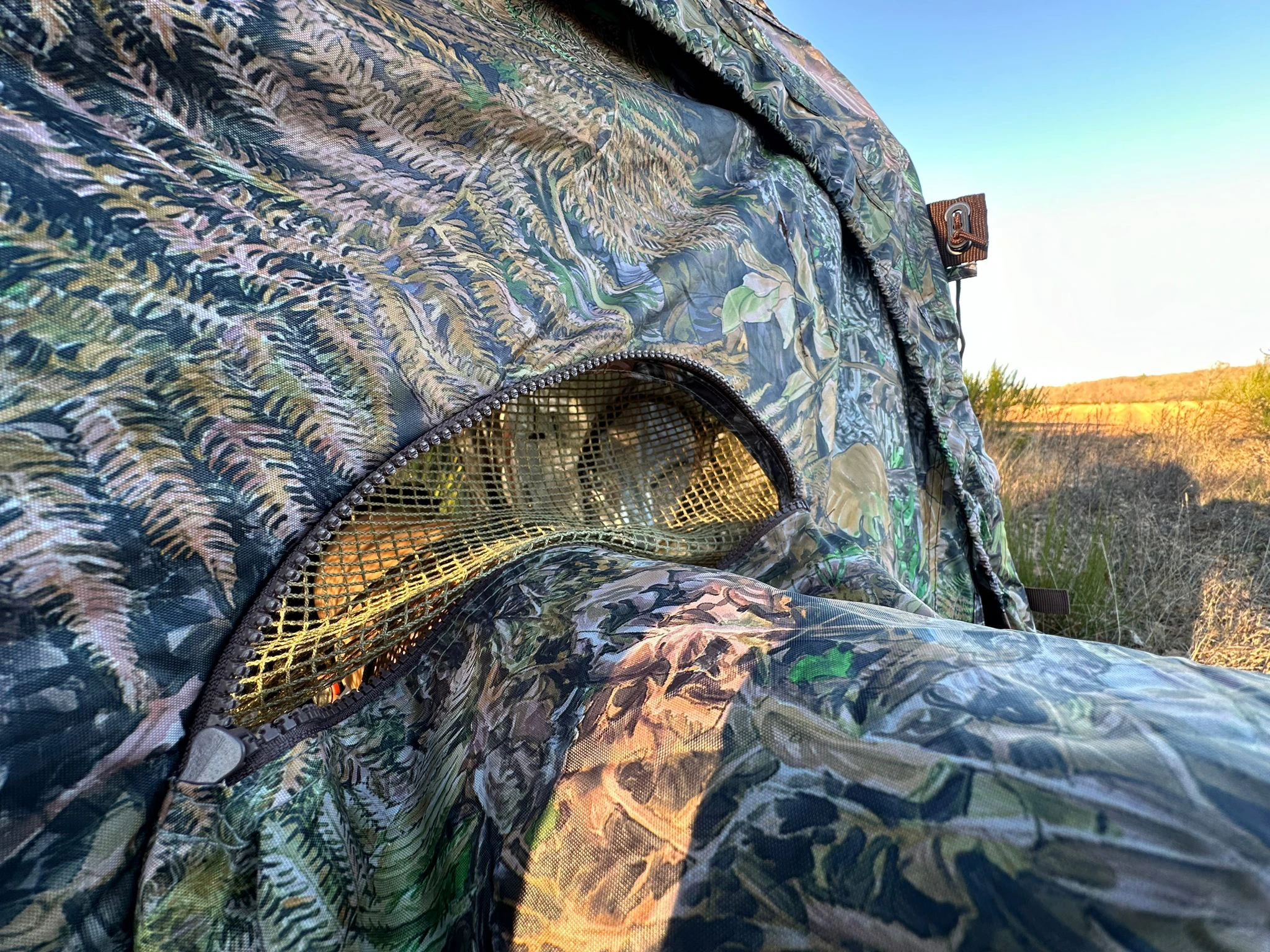 Tragopan V7 Tarnzelt mit 3 Türen Tragopan V7 Tarnzelt mit 3 Türen
