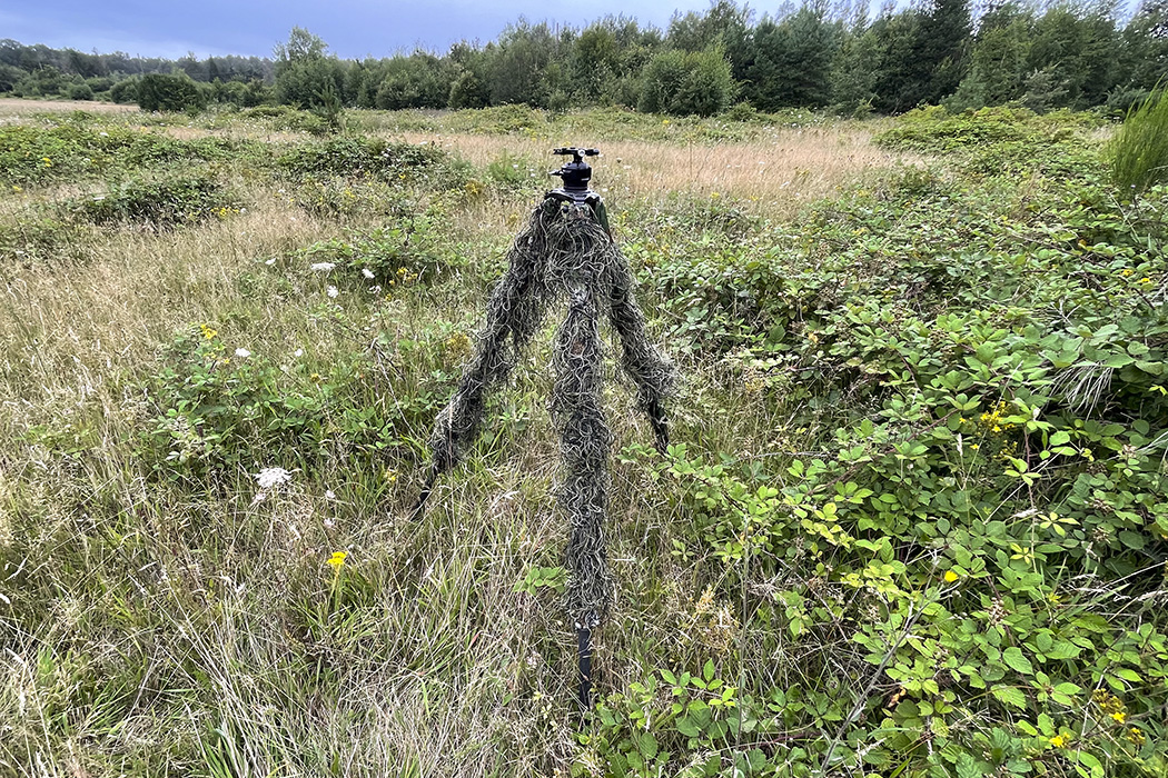 tragopan_trslghtr001k_ghillie_camo_stativbeintarnung_3er_set_AE21145_augenblicke_eingefangen-22UDcBVu9JAmTG Anwendungsbeispiel (gezeigtes Zubehör gehört nicht zum Lieferumfang)