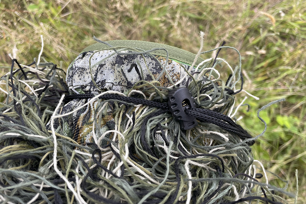 tragopan_trslghsl001k_ghillie_camo_sleeve_tarnung_fuer_kleine_mittlere_objektive_AE21147_augenblicke_eingefangen-4 Anwendungsbeispiel (gezeigtes Zubehör gehört nicht zum Lieferumfang)